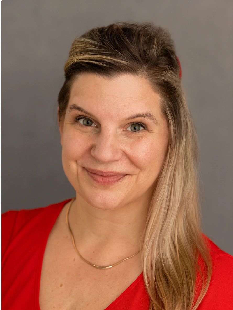 Jacquelyne Olson, LMSW – Owner and Therapist at Little Lanterns Therapy LLC